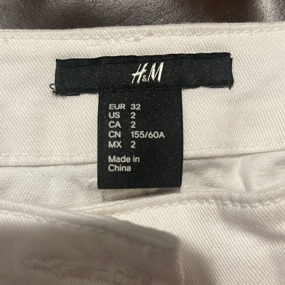 H&M White Denim Size 2 Shorts with Brown and Tan Embellishments - Picture 3 of 6